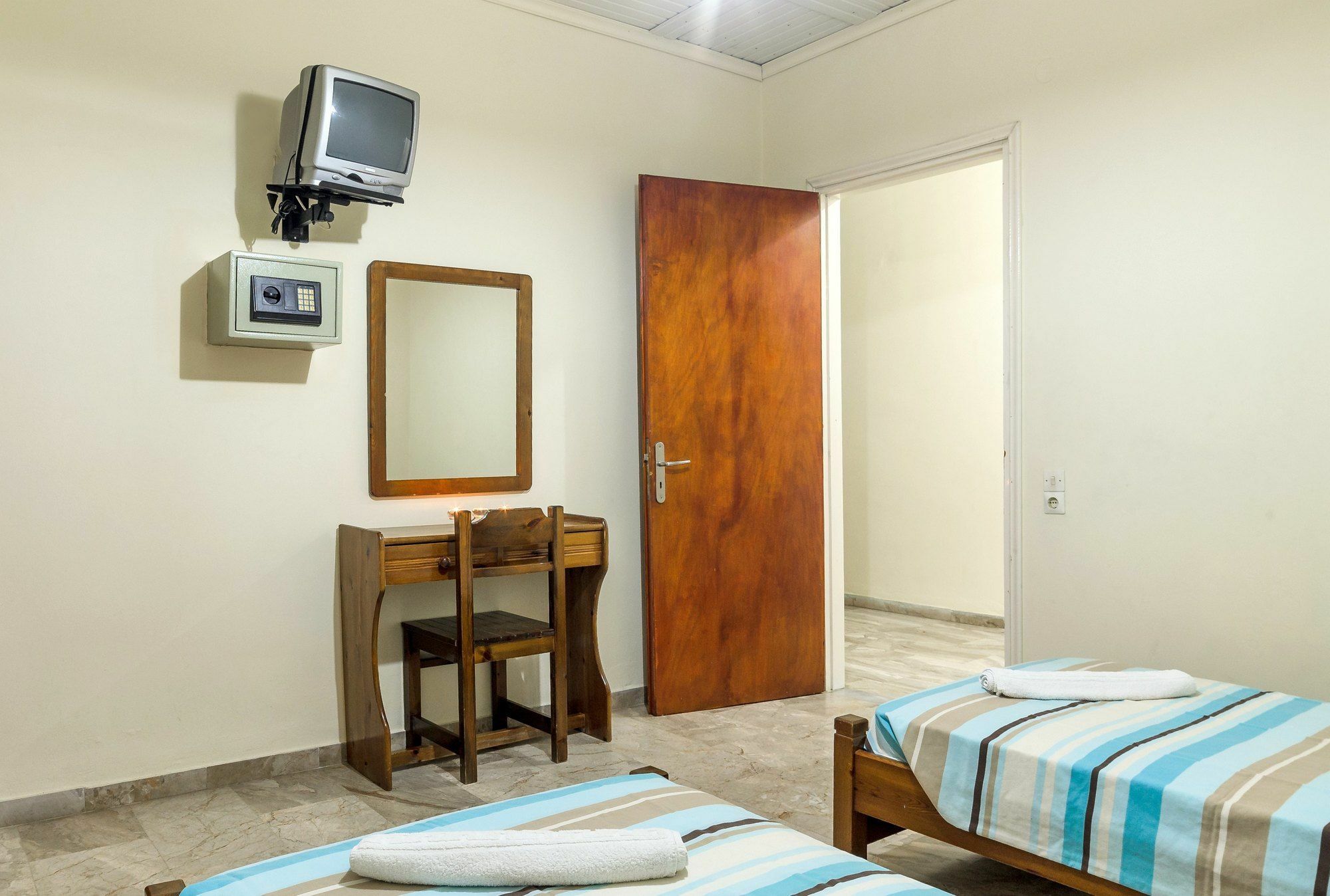 Borsalino Studios & Apartments Лаганас Экстерьер фото